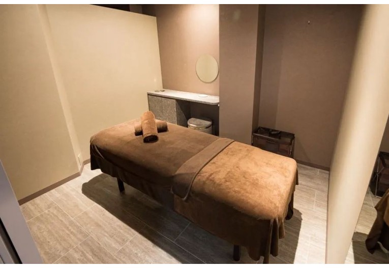 ほぼ新品！東京エステベッド、マッサージベッド施術台、江東区周辺は3000円で発送 ほぼ新品！東京エステベッド、マッサージベッド施術台、江東区